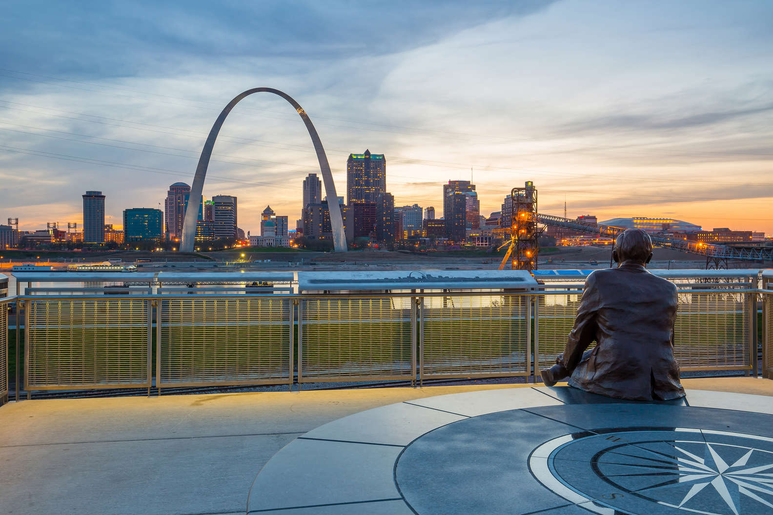 A view of St. Louis, Missouri from across the river